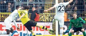 Wieder zur Stelle. Robert Lewandowski durfte nach seiner Rotsperre wieder spielen und erzielte prompt zwei Treffer gegen Hannover.