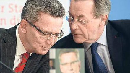 Da schau rein. Thomas de Maizière (l.) und Franz Müntefering. 