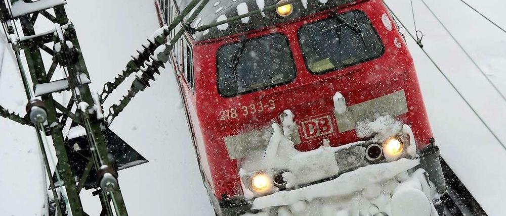 Das stärkste Wachstum gab es aber beim Fernverkehr mit IC- und ICE-Zügen. Enttäuschend verlief angesichts der schwachen Konjunktur dagegen das Frachtgeschäft.