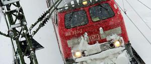Das stärkste Wachstum gab es aber beim Fernverkehr mit IC- und ICE-Zügen. Enttäuschend verlief angesichts der schwachen Konjunktur dagegen das Frachtgeschäft.