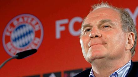 Bayern-Präsident Uli Hoeneß ist nach dem schwachen Auftritt gegen den FC Arsenal wütend auf die Mannschaft.
