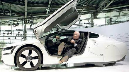 „Technologischer Leuchtturm“, so nennt Martin Winterkorn den VW XL1, der bis zu 50 Kilometer elektrisch fahren kann.