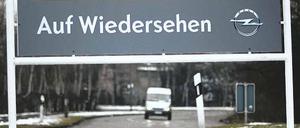Last Exit Bochum. Betriebsratschef Rainer Einenkel glaubt weiter an Verhandlungen mit der Opel-Führung, die aber bekräftigte das Vorhaben, „die Automobilproduktion im Bochumer Werk Ende 2014 auslaufen zu lassen“.