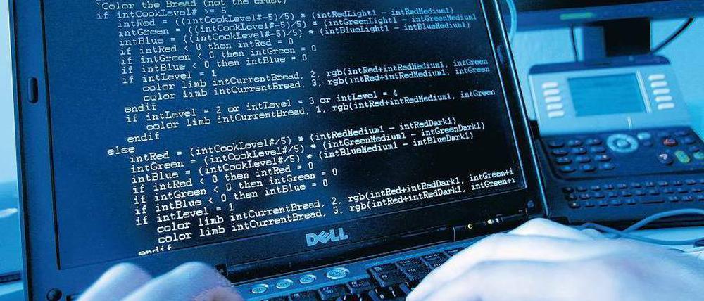 Unter Beobachtung? Datenschützer kritisieren die vom Bundestag verabschiedete Änderung des Telekommunikationsgesetzes. Foto: Oliver Berg/dpa