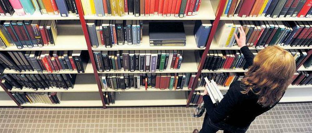 Konservierte Sprache. Die Forscher analysierten Texte in Büchern, Zeitungen und bei Wikipedia. 