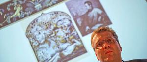 Retter in der Not? Der Vorsitzende des Kulturausschusses, Ulrich Krebs, auf einer Pressekonferenz am 5. März. Nachdem Frankfurt das Projekt Romantikmuseum gestrichen hat, könnte der Kulturfonds Frankfurt Rhein-Main einspringen. Romantik ist derzeit Schwerpunkt seiner Förderung.