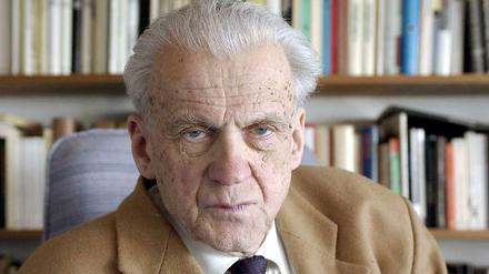 Walter Jens in seinem Haus 2003