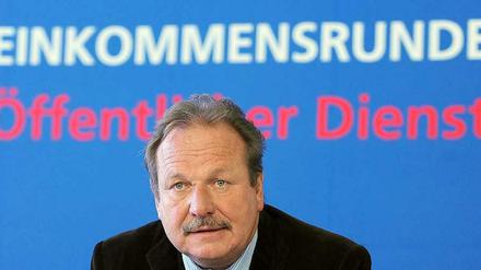 Frank Bsirske. „Noch in diesem Jahr werden die Weichen für die Einführung eines einheitlichen gesetzlichen Mindestlohns gestellt.“ 