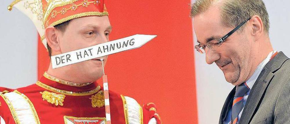 Hat er die wirklich? Matthias Platzeck, neulich beim Karneval.