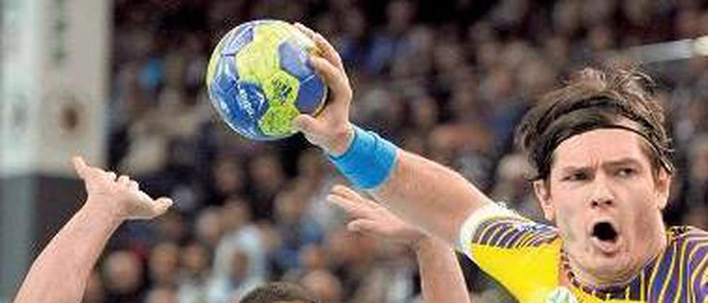 Evgeni Pevnov, 24, wurde in Taschkent geboren und spielt seit 2011 für die Füchse. Im Sommer verlässt der Kreisläufer, der bislang vier Länderspiele für Deutschland absolviert hat, den Bundesligisten. Noch ist aber nicht klar, wohin Pevnov wechselt. 