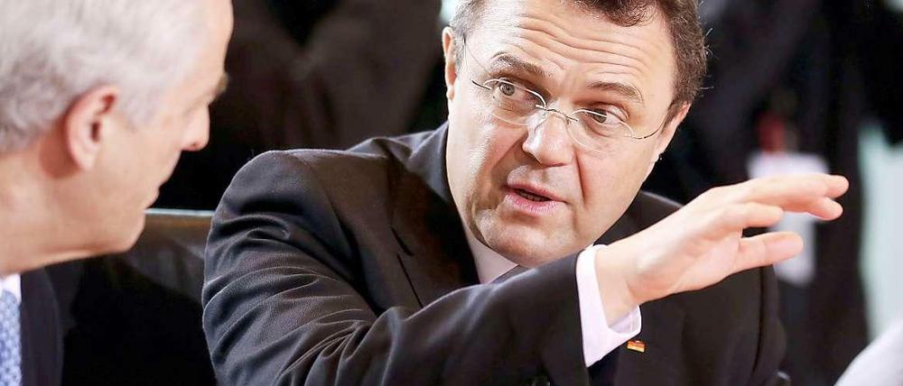 Bundesinnenminister Hans-Peter Friedrich (CSU) fordert mehr Datenschutz von sozialen Netzwerken.