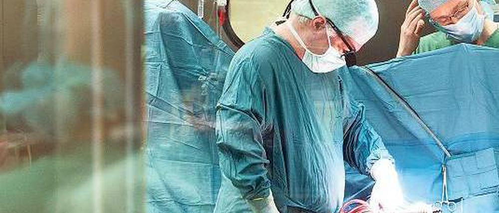 Risiko Krankenhaus. Immer wieder stecken sich Patienten mit Klinik-Keimen an. Foto: dpa