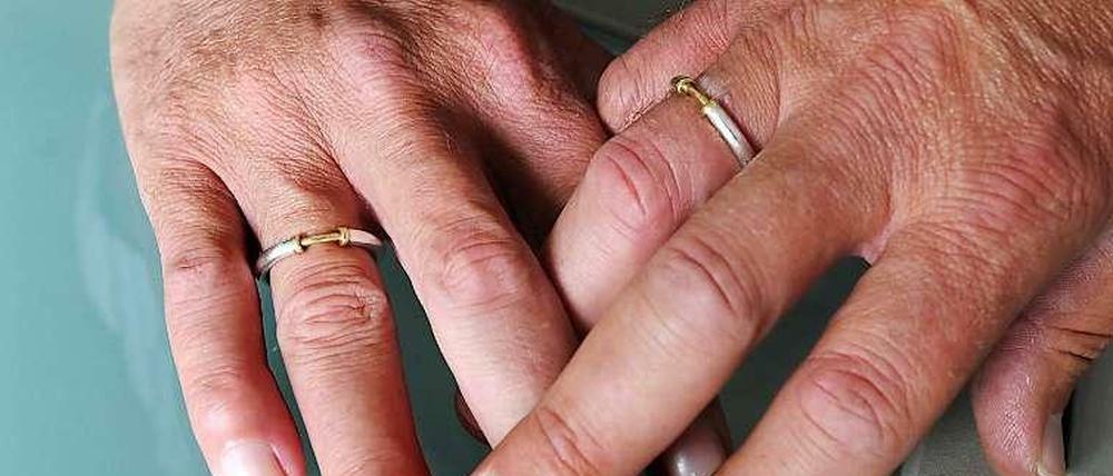 Dass die CDU in Sachen Homo-Ehe eingelenkt hat, mag ihr im Wahlkampf helfen. Danach könnte die Entscheidung aber für Probleme sorgen.