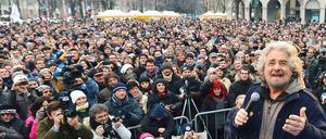 Grillo und ein Platz voller Anhänger - Mitte Februar in Bergamo