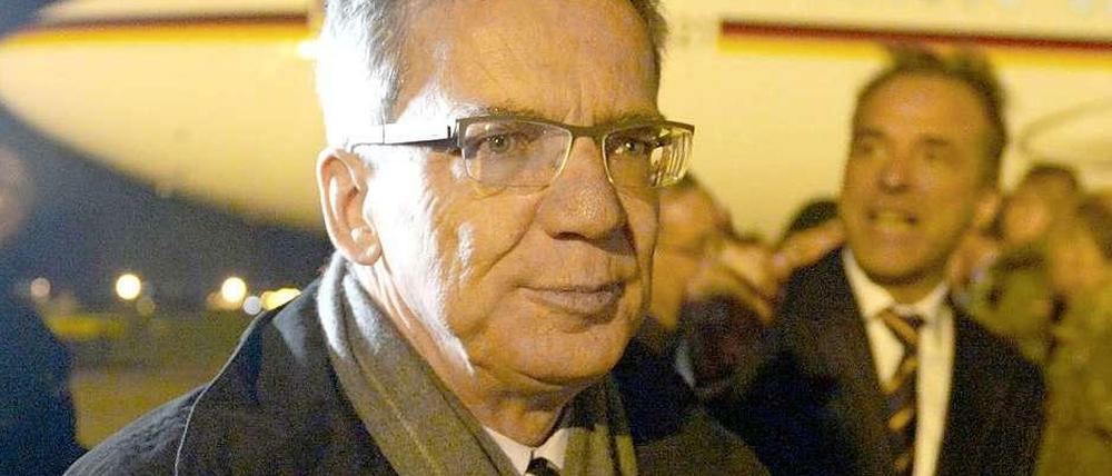 Verteidigungsminister Thomas de Maizière (CDU) besucht deutsche Soldaten in der Türkei. Am Freitagabend landete er in Adana.
