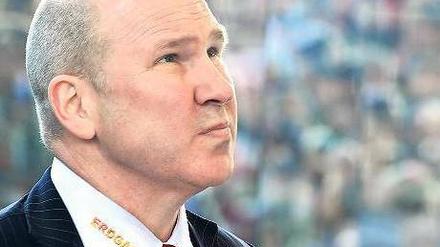 Grübeln für den Titel. Don Jackson führte die Eisbären Berlin in sechs Jahren zu vier Meisterschaften.