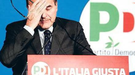 Enttäuscht: Pier Luigi Bersani, Chef des „Partito Democratico“, war sich monatelang seines Sieges sicher. Doch der Vorsprung von Mitte-Links auf Berlusconis Lager ist hauchdünn. Foto: T. Gentile/rtr