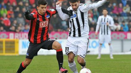 Alfredo Morales (l.) ersetzte den Gelbgesperrten Peer Kluge im zentralen Mittelfeld.