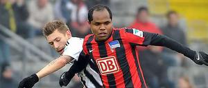 Spielt Ronny auch künftig im Hertha-Trikot? Das ist noch nicht sicher.