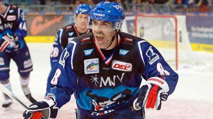 In Mannheim spielen derzeit etliche der besten Deutschen Profis - und Yanick Lehoux. Der Kanadier ist aktuell der Topscorer der DEL.