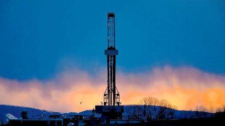 Bohren für die Unabhängkeit. In einigen US-Bundesstaaten wie hier in Pennsylvania ist dank der wirkungsvollen Technik ein wahrer Gas-Boom entstanden. In Deutschland könnte es bald ähnlich aussehen – doch viele fürchten die Umweltgefahren des Verfahrens. Foto: dpa