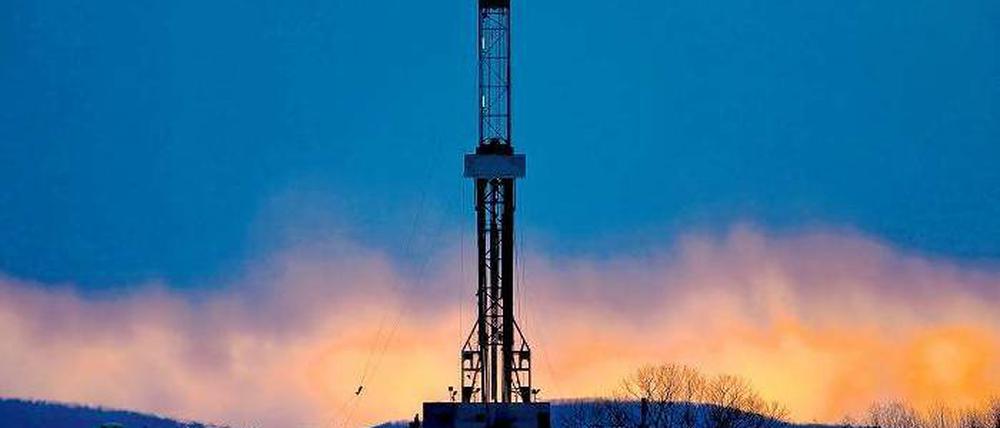 Bohren für die Unabhängkeit. In einigen US-Bundesstaaten wie hier in Pennsylvania ist dank der wirkungsvollen Technik ein wahrer Gas-Boom entstanden. In Deutschland könnte es bald ähnlich aussehen – doch viele fürchten die Umweltgefahren des Verfahrens. Foto: dpa
