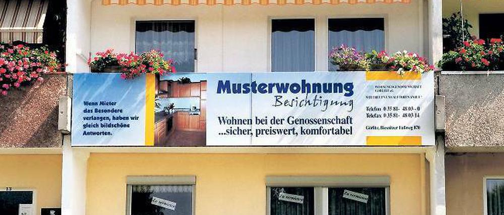 Balkon mit Bestand. Genossenschaften wollen ihren Mitgliedern preisgünstigen Wohnraum auf Lebenszeit bieten. Im Gegenzug muss man Pflichtanteile erwerben, die in der Regel aber gut verzinst werden.