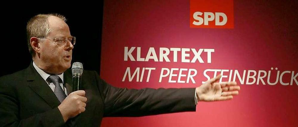 Peer Steinbrück spricht.