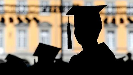 Der Zugang zur Promotion ist für Absolventen von Fachhochschulen schwieriger als für Universitätsabsolventen.