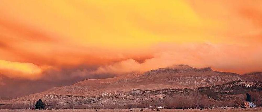 Atem der Erde. Eine Aschewolke legt sich über die Landschaft, ausgestoßen vom Puyehue-Vulkan in Chile. Rings um den Pazifik gab es am Ende der letzten Eiszeit besonders viele Eruptionen. Wissenschaftler vermuten, dass das mit dem erhöhten Meeresspiegel zusammenhing. 