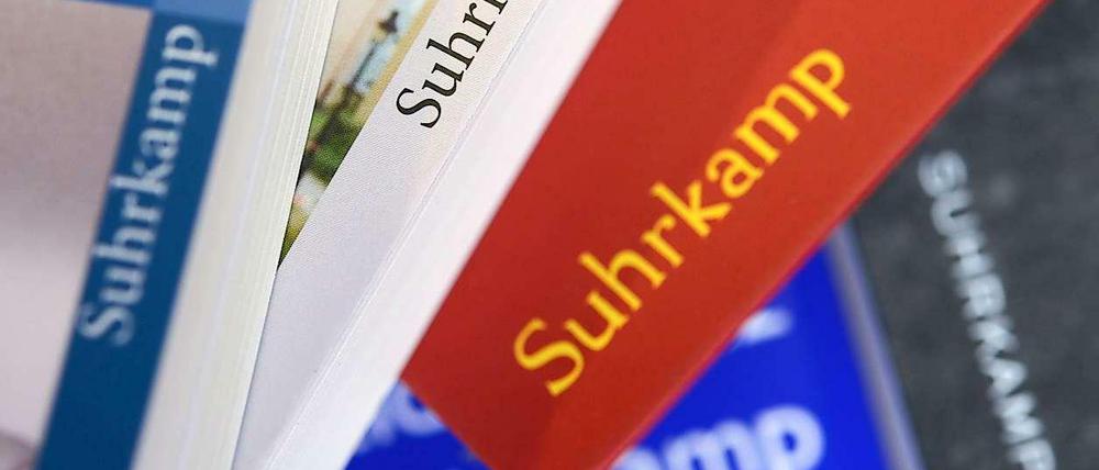 Der Suhrkamp Verlag ist angekratzt: Minderheitsgesellschafter Hans Barlach und Suhrkamp-Verlegerin Ulla Unseld-Berkéwciz stehen sich vor Gericht gegenüber.