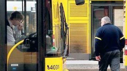 Zum Dienst. Busse – und Bahnen – sollen nicht mehr stehen bleiben. Foto: dpa