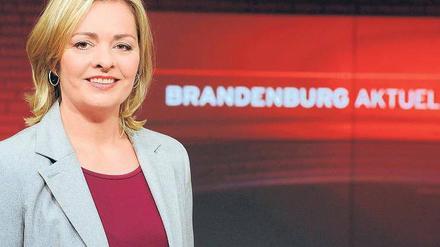Heimat-TV. Moderatorin Tatjana Jury im Studio von „Brandenburg aktuell“. Der RBB findet die Zuschauerakzeptanz des 20 Jahre alten Magazins beunruhigend. Foto: RBB