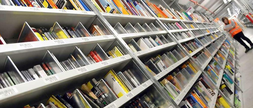 Im Logistikzentrum Bad-Hersfeld sollen Amazon-Leiharbeiter unter widrigen Bedingungen gearbeitet haben.