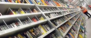 Im Logistikzentrum Bad-Hersfeld sollen Amazon-Leiharbeiter unter widrigen Bedingungen gearbeitet haben.