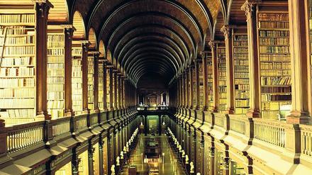 Die Gefräßigkeit des Alters hat hier keine Chance. Die Bibliothek des Trinity College in Dublin.Foto: laif