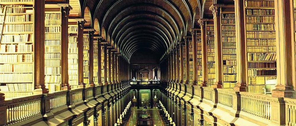 Die Gefräßigkeit des Alters hat hier keine Chance. Die Bibliothek des Trinity College in Dublin.Foto: laif