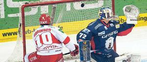 Wirkungstreffer gegen die Eisbären. Zuletzt sahen die Berliner um Torwart Rob Zepp (hier gegen Köln) oft unglücklich aus.