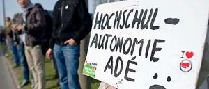 Unter Protest. Angehörige der BTU demonstrieren gegen die Fusion.