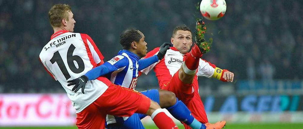 Entscheidende Stützen: Torsten Mattuschka und Ronny prägten mit ihrer Leistung das Stadtderby. Unions Kapitän Mattuschka bereitete zwei Tore vor, Ronny rettete Hertha mit seinem Treffer einen Punkt im Heimspiel.