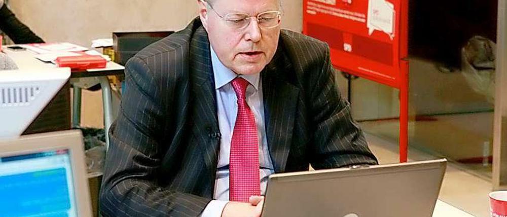 SPD-Kanzlerkandidat Peer Steinbrück am Rechner: Unklare Finanzierung seines Blogs