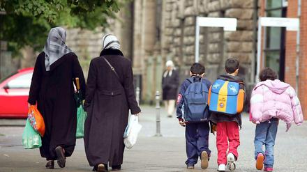Muslimische Kinder: in Deutschland zwangsbekehrt? So sieht es zumindest der türkische Vizepremier.