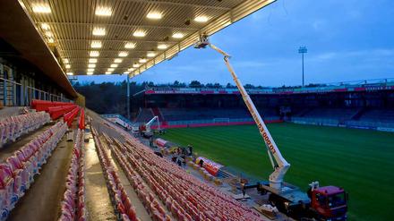 Bis zum Spiel am Freitag (1.2.) gegen Sandhausen sollen die Arbeiten an der neuen Tribüne in der Alten Försterei abgeschlossen sein.