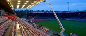 Bis zum Spiel am Freitag (1.2.) gegen Sandhausen sollen die Arbeiten an der neuen Tribüne in der Alten Försterei abgeschlossen sein.
