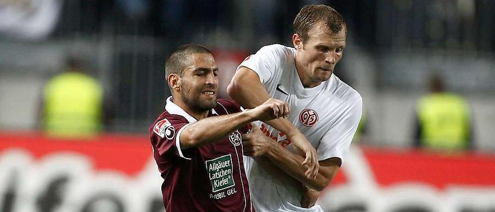 Lauterns Stürmer Itay Shechter hier im Einsatz beim Spiel in Mainz.