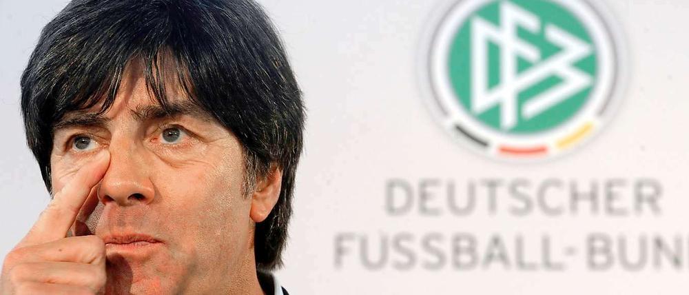 Der Bundestrainer gibt sich vor dem Frankreich-Spiel betont entspannt.