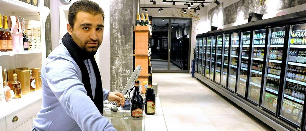 Dom Pérignon to go, bitte. Bei „Whatever“ in der Torstraße bieten die Verkäufer nachts gute Tropfen an.