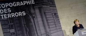 Kanzlerin Angela Merkel erinnert am Tag der Machtergreifung vor 80 Jahren an den Holocaust und eröffnet eine Ausstellung im Dokumentationszentrum "Topographie des Terrors".
