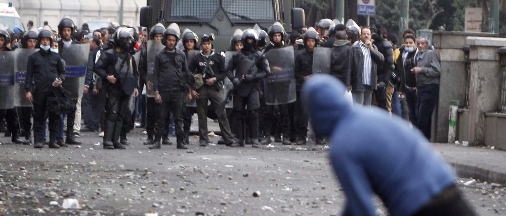 Die Ägypter haben den Protest gegen Mursi schon beinahe perfektioniert. Nun zieht Deutschland nach. Experten sprechen geschichtswissenschaftlich von der "deutschen Verspätung".