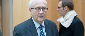 FDP-Spitzenkandidat Rainer Brüderle auf dem Weg zum Pressefrühstück, an dem auch "Stern"-Reporterin Laura Himmelreich teilnahm.